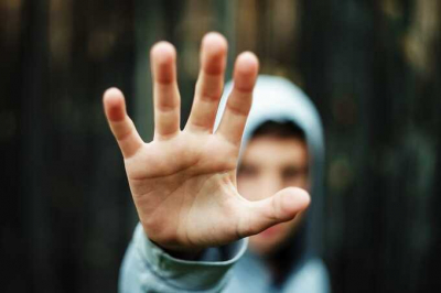 Родители настаивают на увольнении физрука за жестокое обращение с ребёнком в Подмосковье